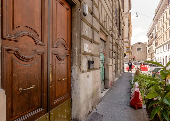 4 Bed Sleeps 8 -ensuite Bathrooms - Tv & Wifi Roma