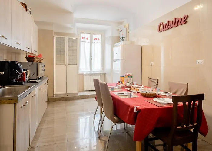 4 Bed Sleeps 8 -ensuite Bathrooms - Tv & Wifi * Roma