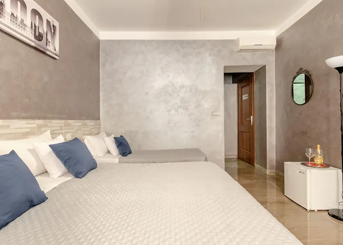 4 Bed Sleeps 8 -ensuite Bathrooms - Tv & Wifi *